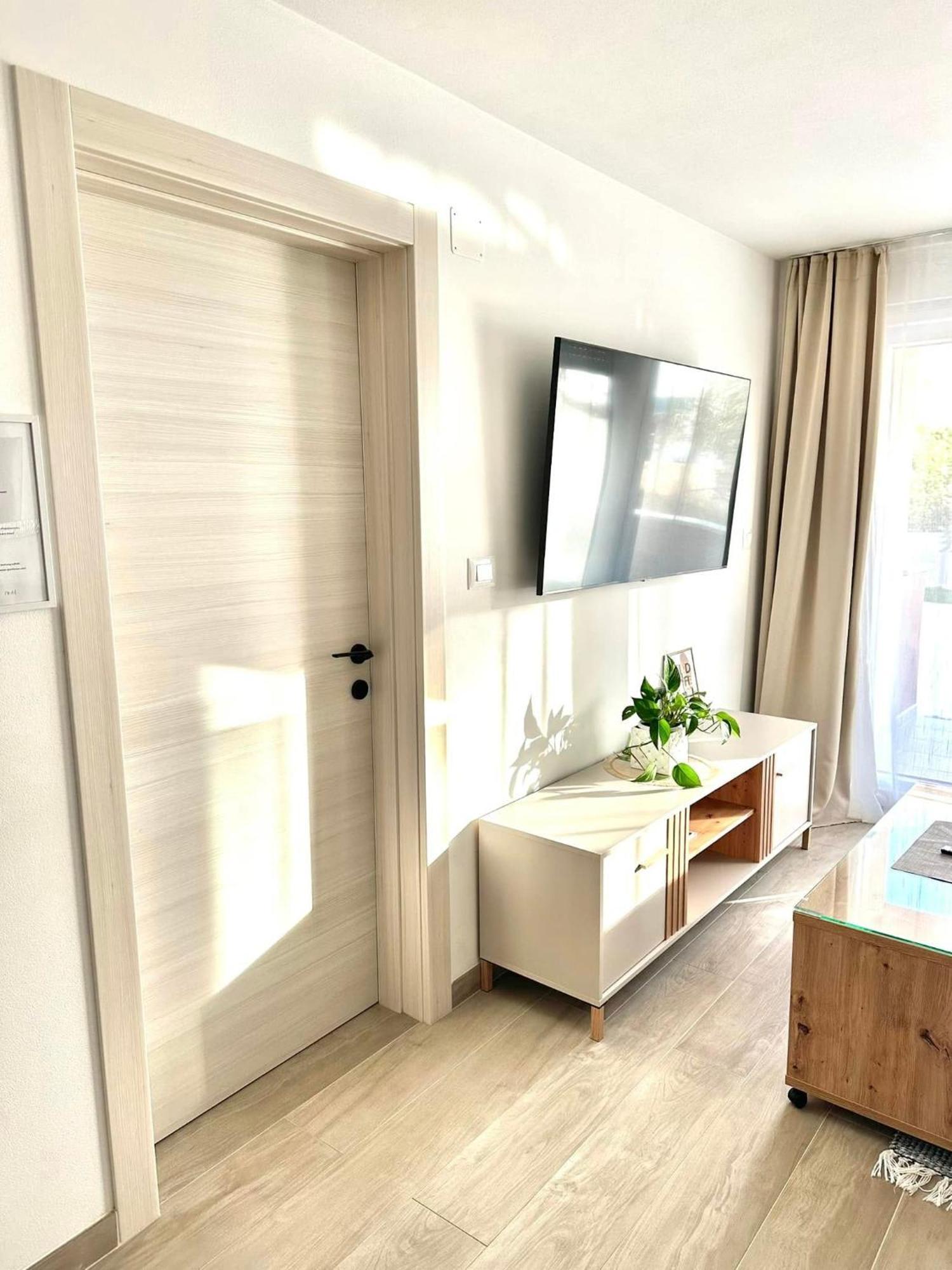 Apartmani Marco,Lukas,Patrick,David,Blizu Centra I Mora Sa Free Privatnim Parkingom Πούλα Εξωτερικό φωτογραφία